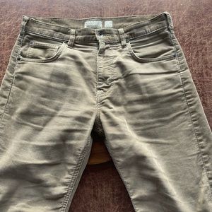 Patagonia mens corduroy pants. Worn only a handful of times, great condition.